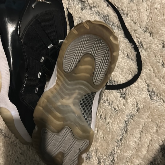 I’m selling Jordan’ 11 jubilees good condition - Picture 8 of 11